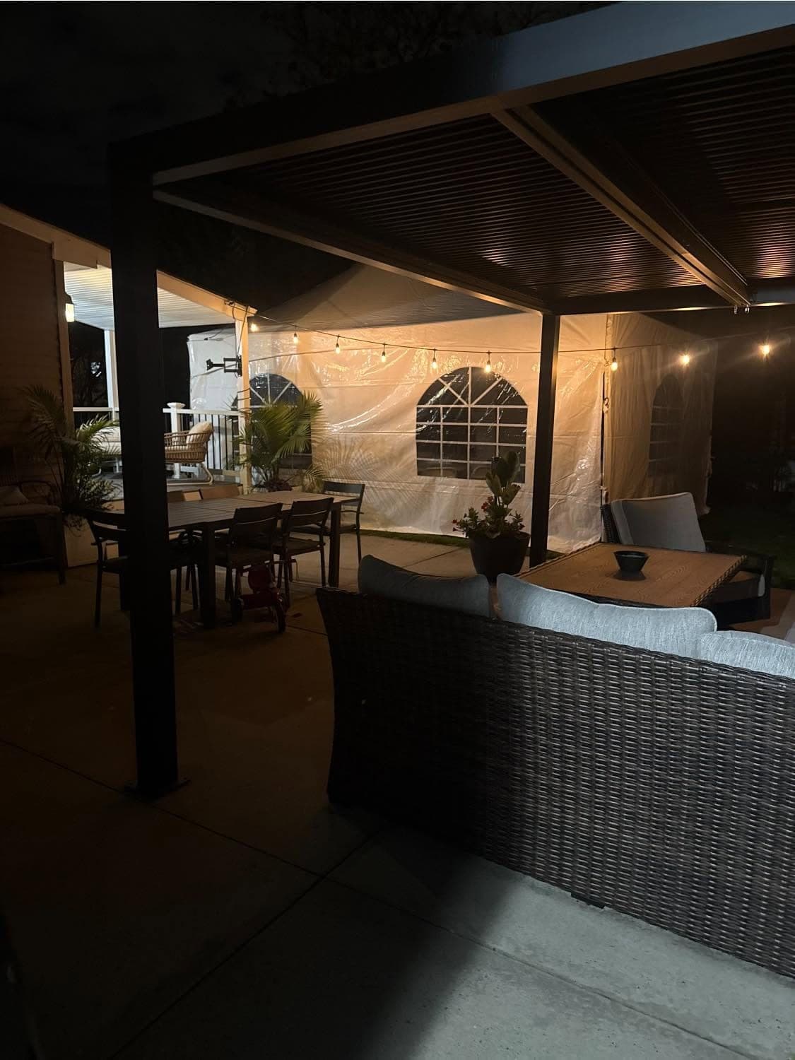 Inside a Tents UP tent: Lounge under the tent
